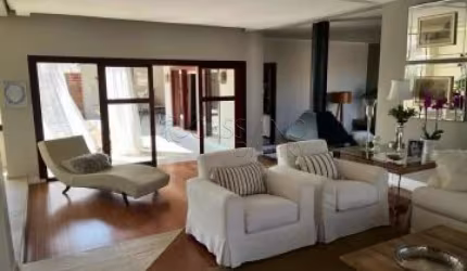 Sobrado à venda de 507m² | 03 dormitórios, sendo todos suítes e 04 vagas de garagem | Condomínio Portal da Mata - Caçapava |
