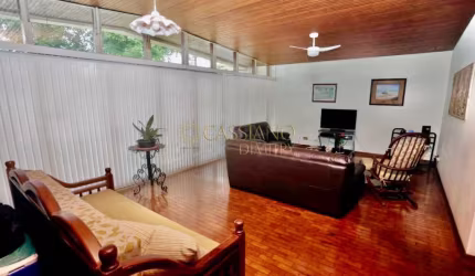 Casa terréa à venda de 188m² | 03 dormitórios sendo uma suíte e 02 vagas | Vila Adyana | São José dos Campos