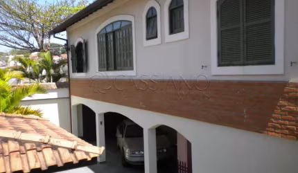 Sobrado à venda de 330m² | 04 dormitórios, sendo 01 suíte e 02 vagas de garagem | Monte Castelo - São José dos Campos |