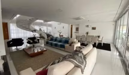 Casa à venda de 613m² | 06 dormitórios, sendo 04 suítes e 04 vagas de garagem | Condomínio Chácara Serimbura - Urbanova | São José dos Campos |
