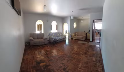 Sobrado à venda de 163m² | 03 dormitórios, sendo 01 suíte e 05 vagas de garagem | Jardim Oswaldo Cruz - São José dos Campos |