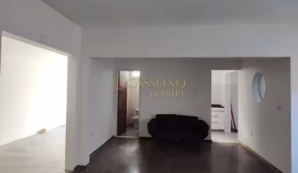 Sobrado à venda de 273m² | 02 dormitórios, 03 banheiros e 01 vaga de garagem | Jardim Fátima - São José dos Campos |