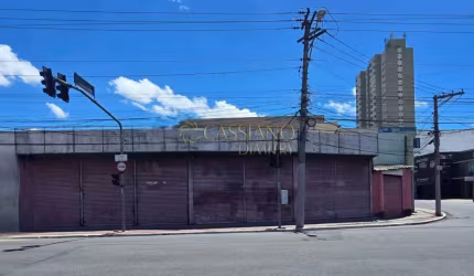Galpão para venda e locação de 235m² | 02 banheiros | Centro - São José dos Campos |