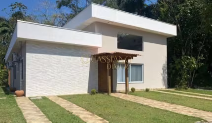 Casa à venda de 205m² | 03 dormitórios, sendo 01 suíte e 02 vagas de garagem | Condomínio Capitanias Praia da Lagoinha Beach &amp; Field Resort - Praia do Sapê |  Ubatuba |