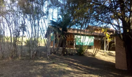 Chácara à venda de 190m² | 02 dormitórios, 01 banheiro e 10 vagas de garagem | Santa Rita - Caçapava |