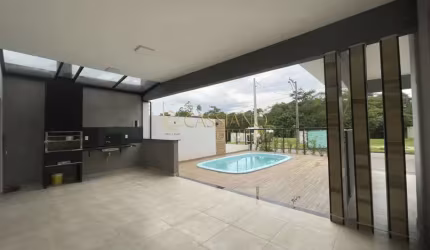 Casa térrea à venda de 146m² | 03 dormitórios, sendo 01 suíte e 04 vagas de garagem | Condomínio Terras do Vale - Caçapava |