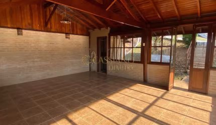 Chácara à venda de 272m² | 03 dormitórios, sendo 01 suíte e 08 vagas de garagem | Condomínio Village Alpino - Freitas | São José dos Campos |