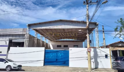 Galpão comercial para venda e locação de 700m² | 03 banheiros e 10 vagas de garagem |Centro - São José dos Campos |