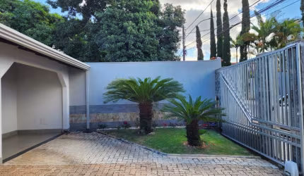 -Casa térrea, 4 quartos, 1 suíte, ótimo acabamento,  condomínio fechado, vicente pires, ótima localização,  lote 400m2, churrasqueira.