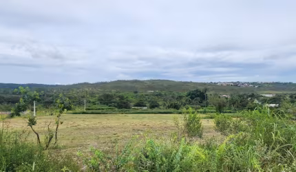 -Chácara 20.000m2, ao lado do riacho fundo, ótima localização, topografia plana, rica em agua, Brasília