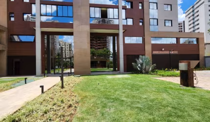 -Apto 4 Quartos, 2 suítes, 2 semi suítes, sala ampla, vista livre, 3 vagas de garagem, lazer completo, frente praça