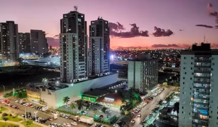 -Apartamento 4 quartos (transformado 3 suítes com closet), andar alto, vista livre, mobiliado