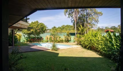 Maravilhoso sobrado à venda no Condomínio Esplanada do Sol.