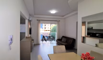 Apartamento com 2 suítes no centro de Bombinhas