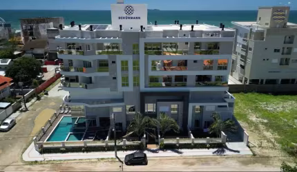 Garden, 2 Dormitórios, 1 Vaga, Área Externa com Deck, na praia de Mariscal