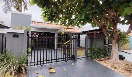 Casa dos sonhos pronta para morar! Com piscina, 3 quartos sendo 1 suíte!