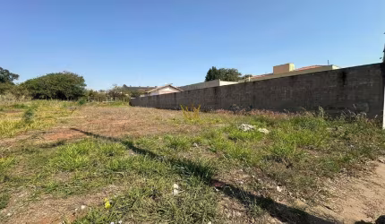 Terreno com vocação comercial, plano, a venda no bairro Campestre em Piracicaba/SP.