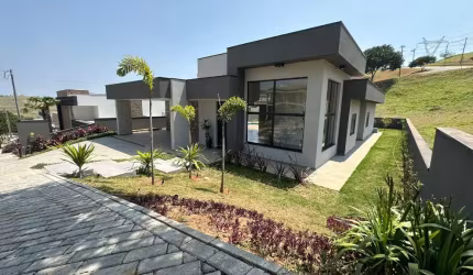 VENDO CASA TÉRREA NO CONDOMÍNIO TERRAS DE SANTA CRUZ, BRAGANÇA PTA-SP.