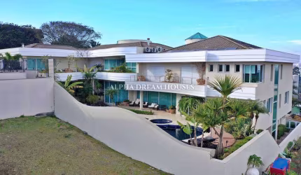Imóvel de Luxo com Arquitetura Exclusiva e Completa Área de Lazer