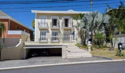 Casa Elegante com 4 Suítes e Área de Lazer Completa em Alphaville