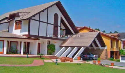 Espaçosa Casa com 3 Suítes no Residencial Alphaville 10