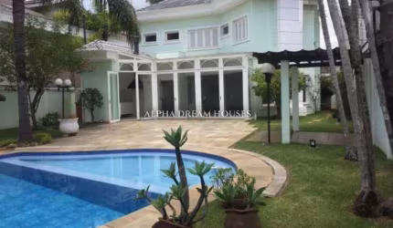 Casa Arejada com Quintal Amplo à Venda / Locação no Residencial 18 do Forte