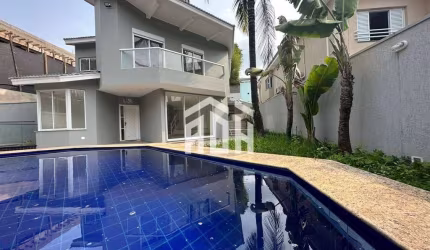 Casa à Venda - 600 m² de Terreno e 415 m² de Construção