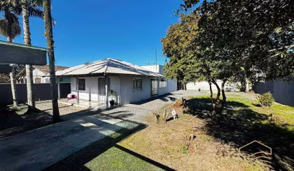 Casa de 120m² com 3 quartos e suíte em Balneário Barra do Sul - Costeira