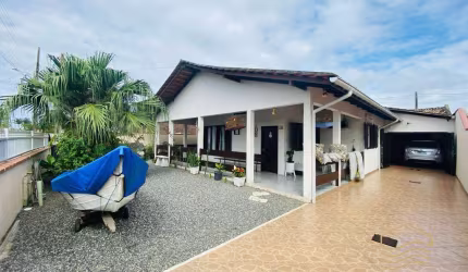 Casa de Laje, 4 dormitório 200mt da lagoa - Baln. Barra do Sul - Costeira