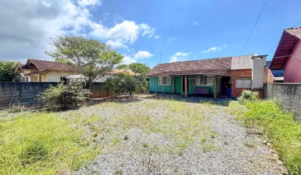 Casa com 3 quartos na praia da Salinas - Balneário Barra do Sul