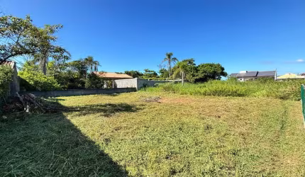 Terreno com 358m² aterrado à 120m praia da Salinas - Balneário Barra do Sul