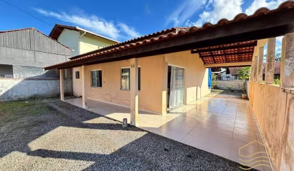 Casa Charmosa a Poucos Passos da Lagoa, Balneário Barra do Sul, Costeira