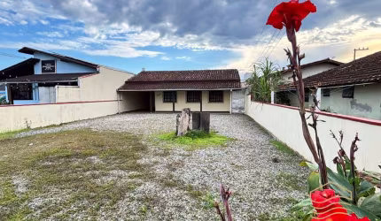Casa com potencial comercial de 383,70m² em Baln. Barra do Sul - Centro