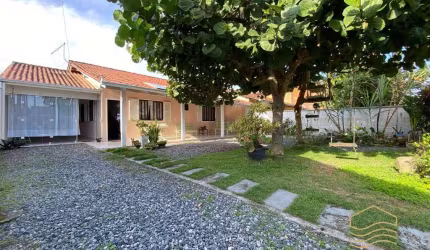 Casa de Laje 2 Dormitórios 50m do Mar - Balneário Barra do Sul - Centro