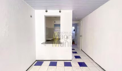 Apartamento com 2 quartos para alugar, 40 m² por R$ 600/mês - Aerolândia - Fortaleza/CE