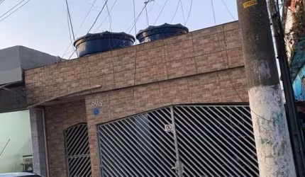 Sobrado com 3 casas para venda Parque São Roberto