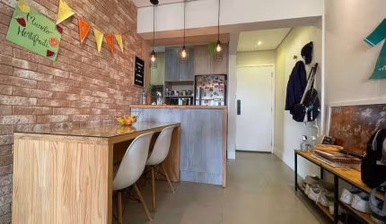 Apartamento com dois dormitórios, sendo um suíte, à venda no bairro Vila Mathias.