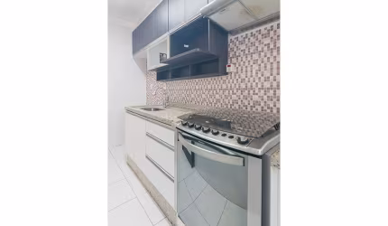 Apartamento 2 Dormitórios com 1 Vaga - Vila Floresta