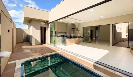 Casa Nova com 3 Suítes e Área Gourmet no Condomínio Village Provence