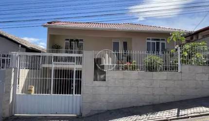 Casa 3 Quartos com 1 Suíte e 200m² - Bela Vista