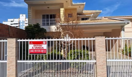 Casa 4 Quartos com 1 Suíte e 262m² - Barreiros