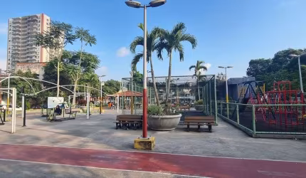 Terreno em frente à Praça Niterói