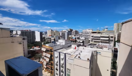 Apto de 2 qts com vg reformado próximo ao Metrô Uruguai
