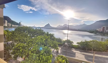 Apto Reformado na Lagoa com vista total