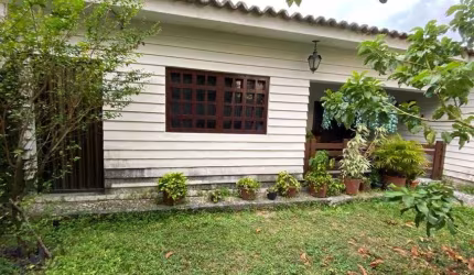 Casa para venda com 355 metros quadrados com 4 quartos na Encruzilhada - Recife - PE