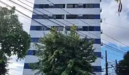 Vendo Apartamento Reformado no Bairro da Torre