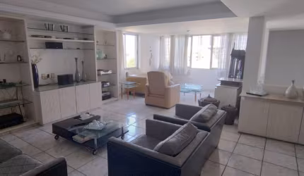 vendo cobertura no Espinheiro com 228 m², nascente e toda reformada
