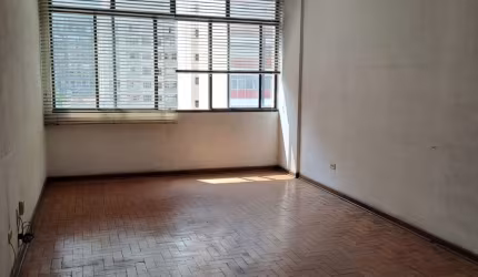 SALA COMERCIAL PRÓXIMO A ESTAÇÃO SÉ DO METRÔ.