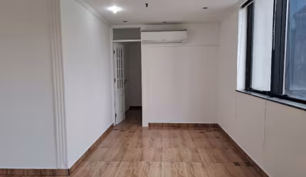 SALA COMERCIAL DE 42 M² E 2 VAGAS DE GARAGEM