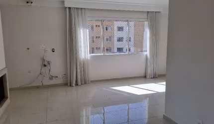 APTO. DE 137 M² COM 4 VAGAS DE GARAGEM.
